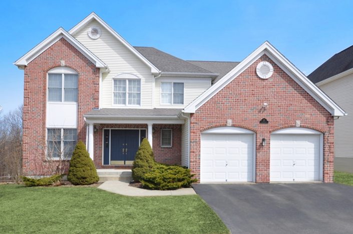 Impeccably maintained Colonial